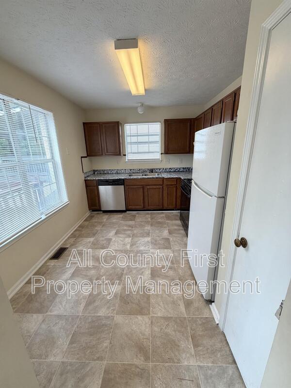 Building Photo - 1183 Red Oak Cove