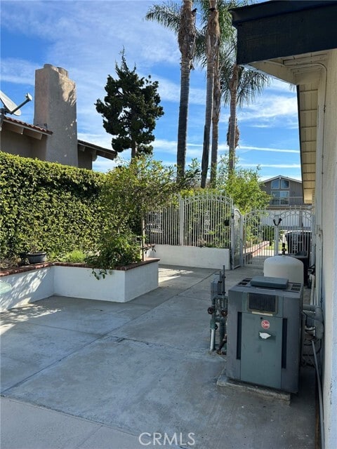 Building Photo - 1734 N Yurok St