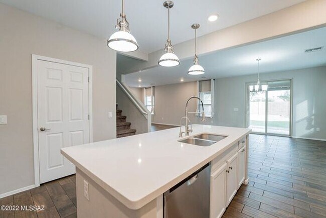 Building Photo - 9848 N Howling Wolf Rd