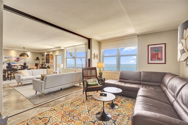 Building Photo - 9225 Collins Ave