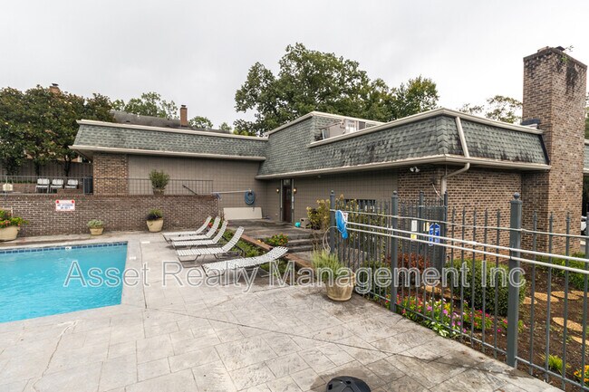 Building Photo - 3636 Taliluna Ave