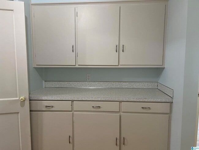 Building Photo - 605 North St E