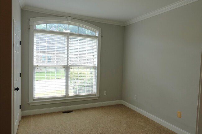 Building Photo - 923 Squires Pt