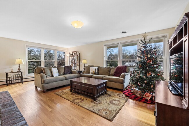 Primary Photo - 10119 Farmington Dr