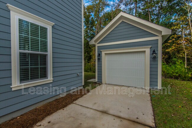 Building Photo - 2000 Fleming Woods Rd