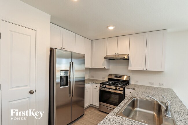Building Photo - 10714 Vinateros Dr