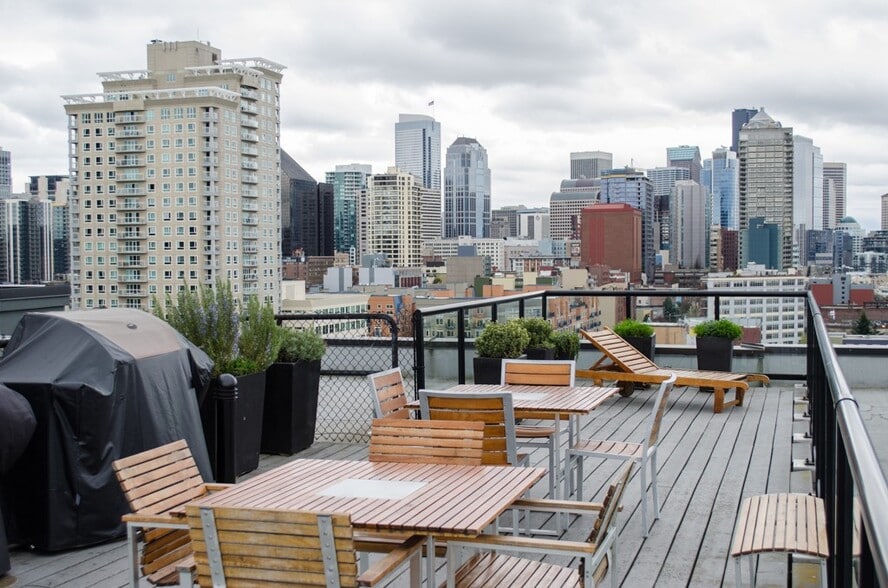 Building Photo - 2721 1st Ave