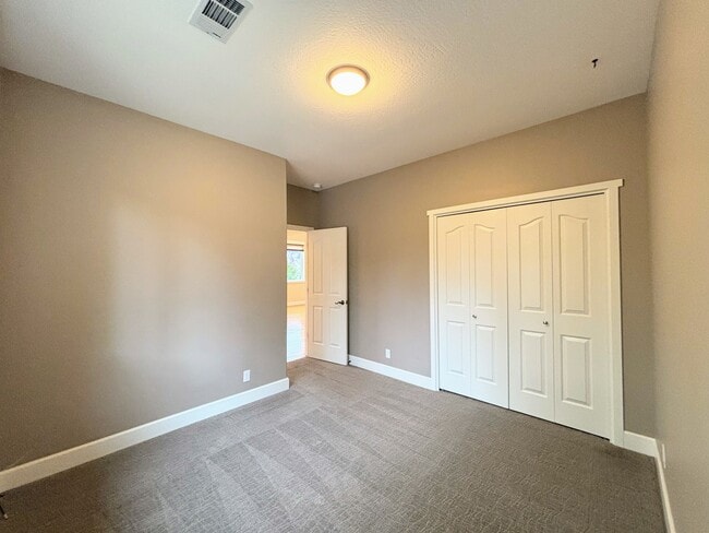 Building Photo - 2537 Eagle Creek Ln