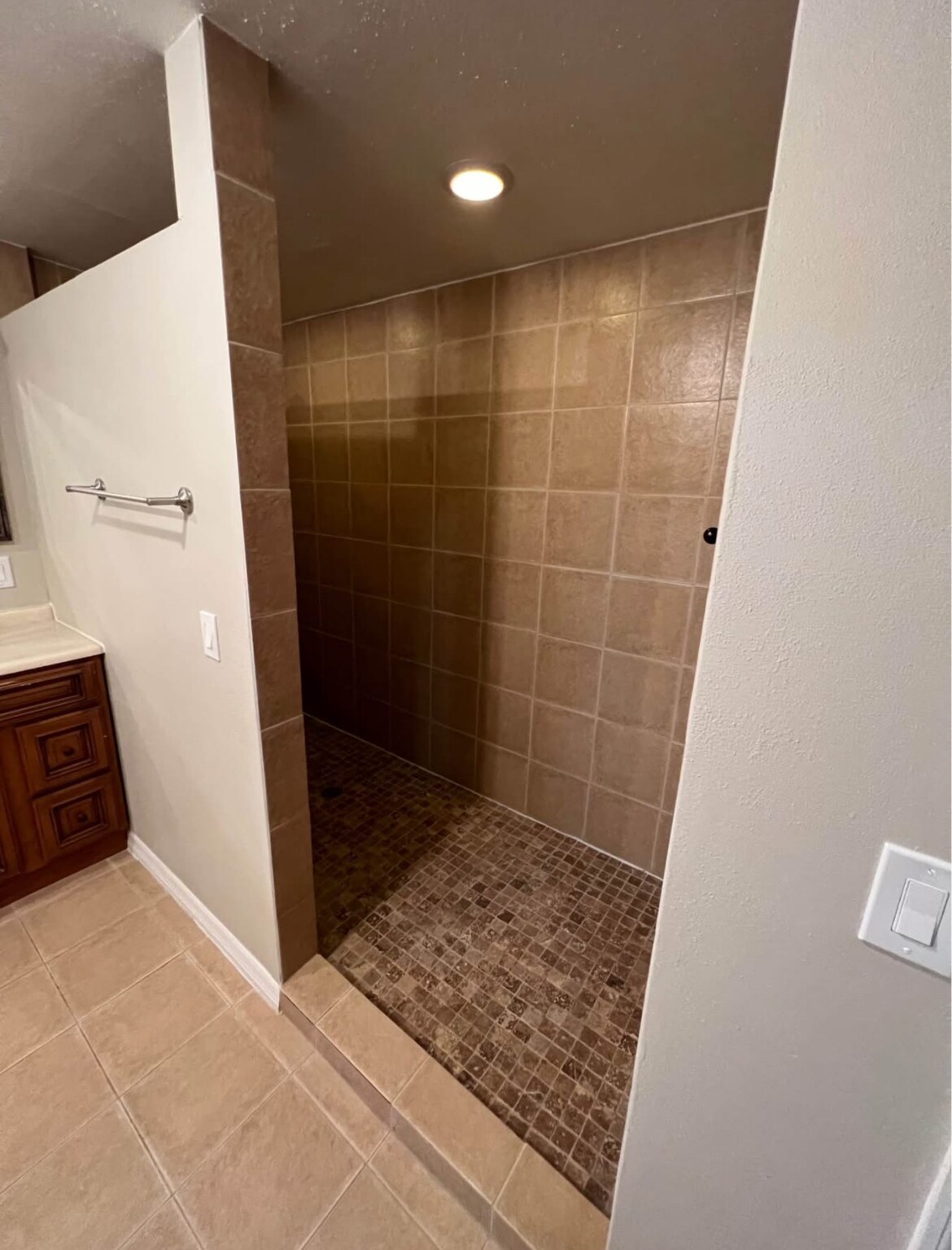 Building Photo - 7605 Bergamot Dr