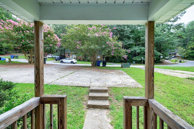 Building Photo - 5544 Kaplan Dr