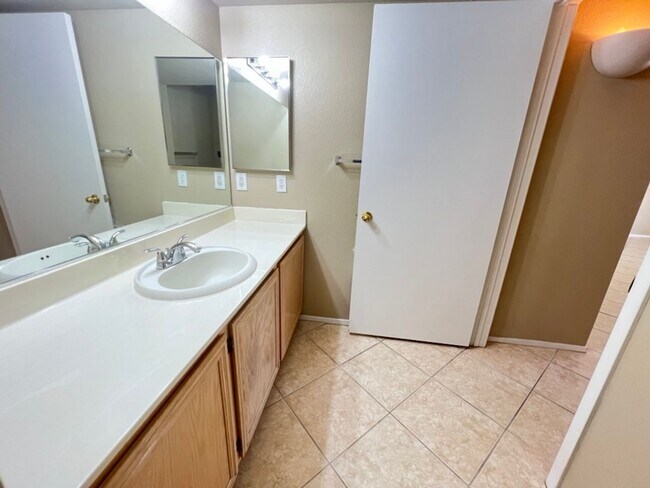 Building Photo - 1901 Rio Canyon Ct