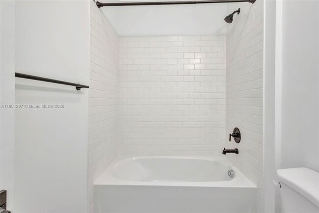 Building Photo - 301 Silver Sands Ln