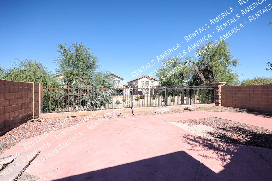 Building Photo - 9404 W Terri Lee Dr