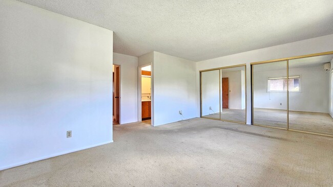 Building Photo - Salt Lake community, single-level 3 bedroo...