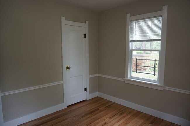 Building Photo - Cute Bungalow in Established Lakewood Neighborhood!