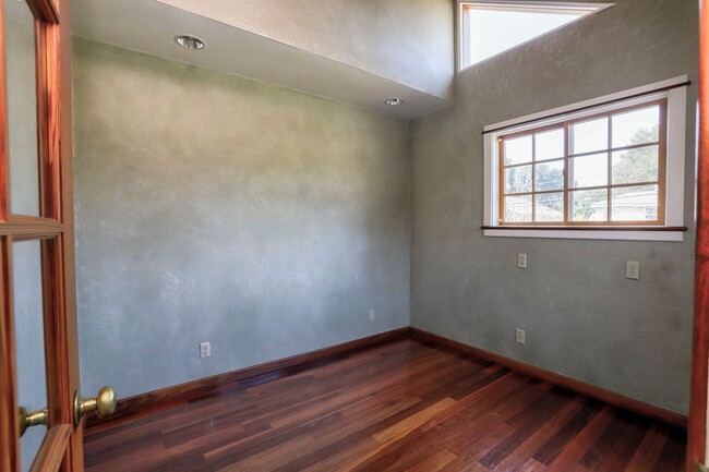 Building Photo - 3 Bed/ 2 Bath Palo Alto home in the heart ...