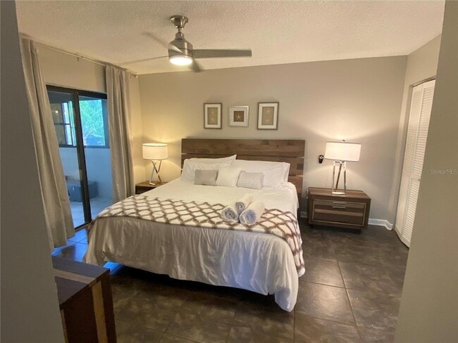 Building Photo - 2587 Cyprus Dr