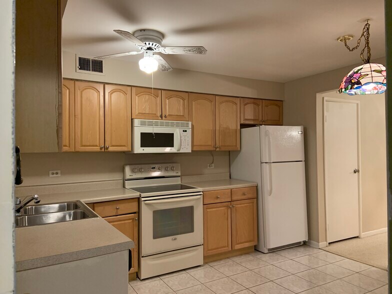 Building Photo - 9422 Bay Colony Dr