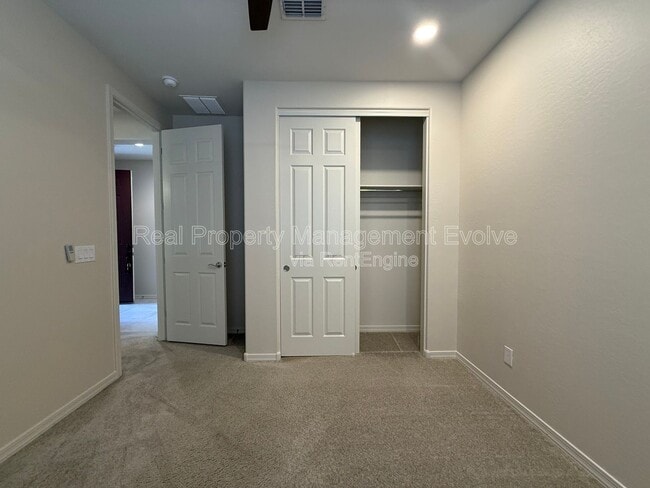 Building Photo - 5811 N 88th Ln