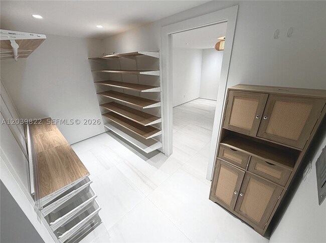 Building Photo - 4712 SW 64th Ct