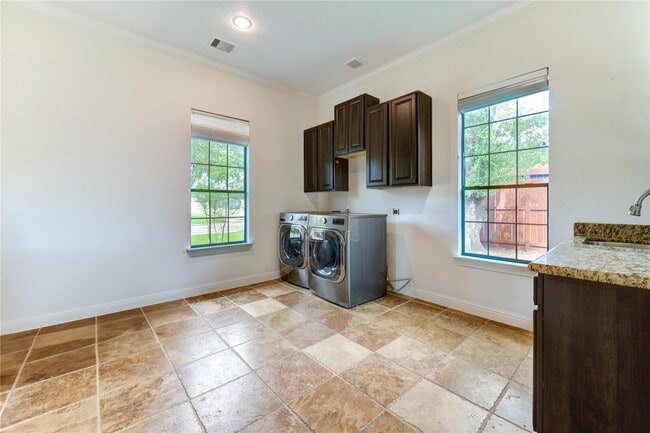 Building Photo - 1403 Wakefield Dr