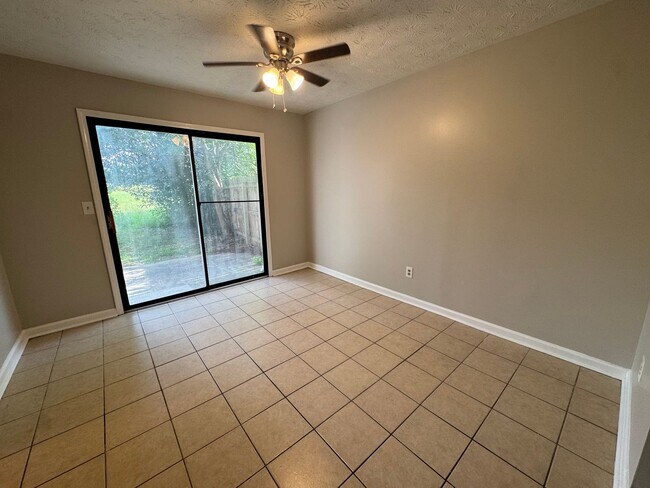 Building Photo - 2704 Greystone Pl