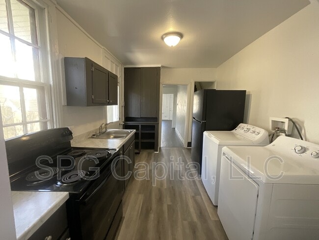 Building Photo - 208 Liberty Ct