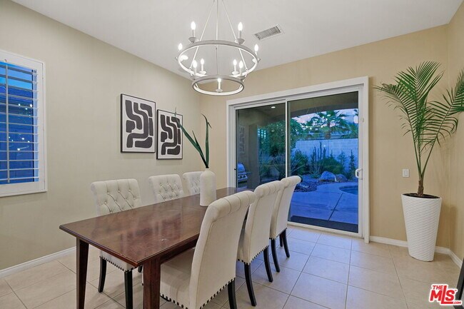 Building Photo - 4 Cartier Ct