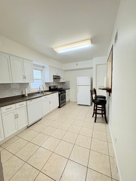 Building Photo - 150 Brookdale Ave