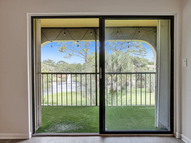 Building Photo - 930 SW 9th St Cir