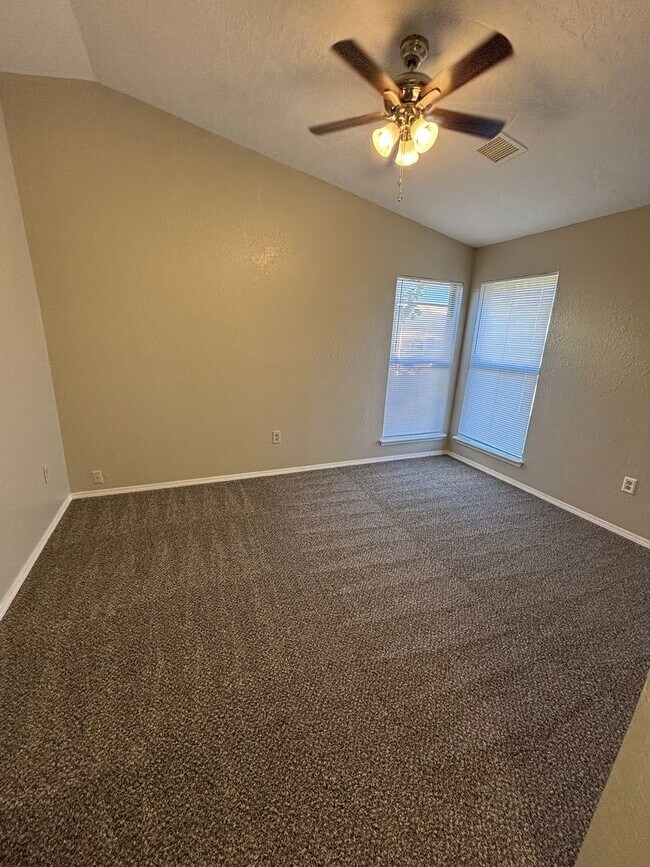 Building Photo - Beautifully remodeled with new paint, floo...