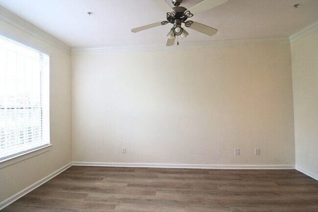 Building Photo - 6611 W Sam Houston Pkwy S
