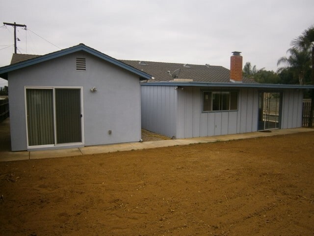Building Photo - Single Story Home 4 bedroom + Enclosed pat...