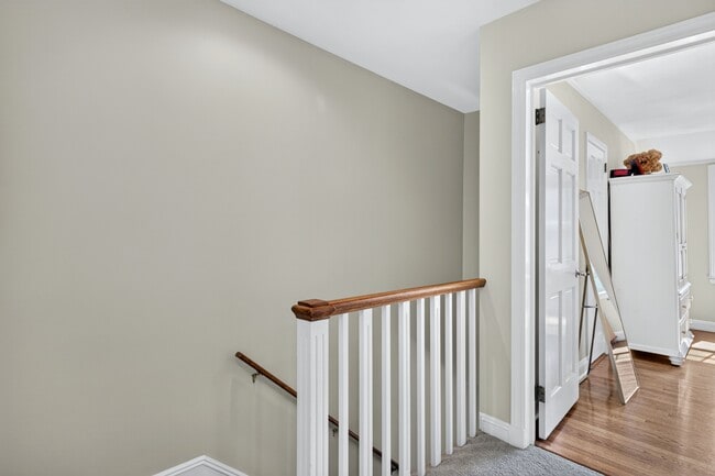 Building Photo - 21 Travers St