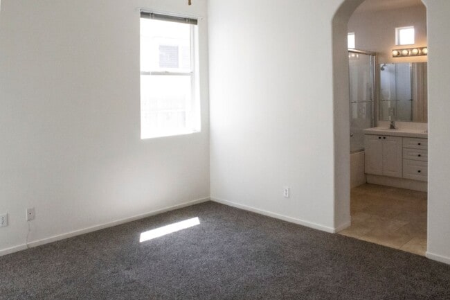 Building Photo - 3 bedroom 2.5 bathroom two-story rental in...