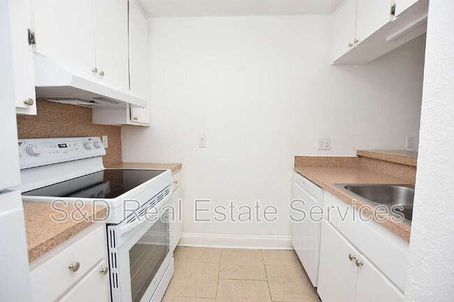 Building Photo - 141 Fernery Rd