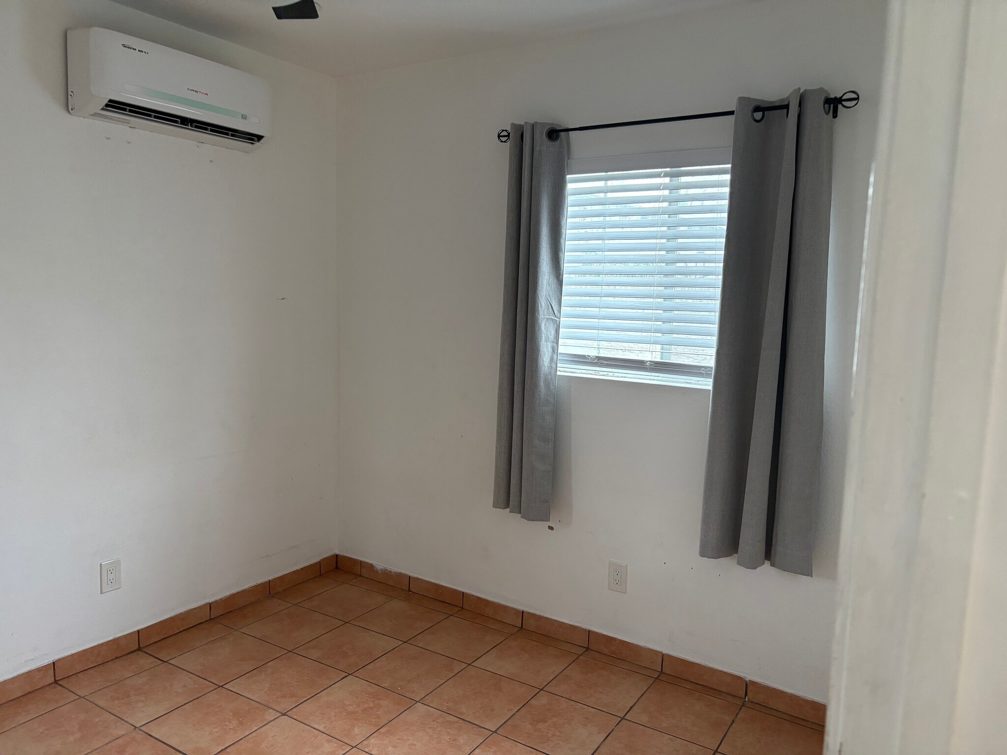 Bedroom - 3423 W 59th St