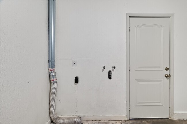 Building Photo - 15022 Chipman Ln.