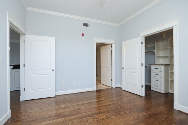 Building Photo - 2802 Morrison St