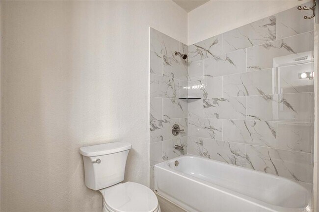 Building Photo - 2255 Braeswood Park Dr