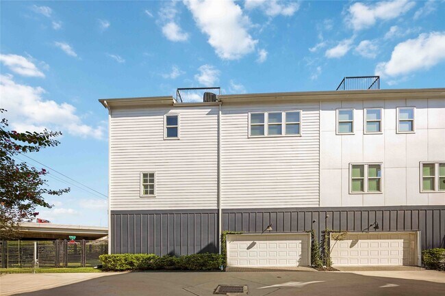 Building Photo - 826 Cage St