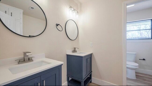 Building Photo - 5502 Hewitt Dr