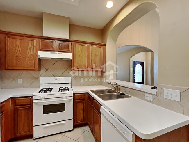 Building Photo - 10006 Tulip Trails Ct