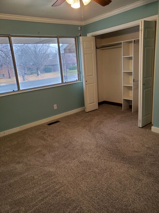 Building Photo - 285 N 400 E