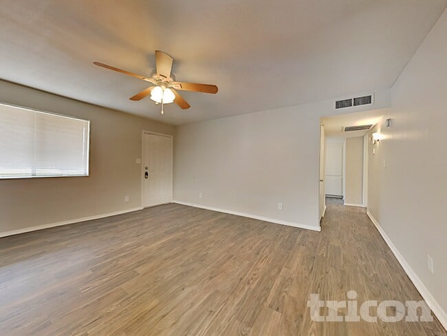 Building Photo - 3607 N 87th Ave