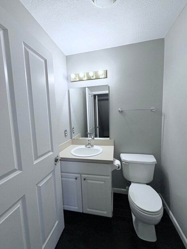 Building Photo - Stunning 2BR 3BA w/ Garage & Central A/C in Westerville!