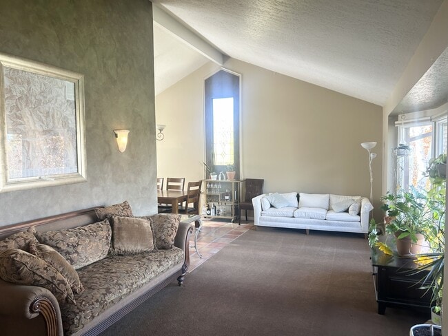 Building Photo - 1094 Gravel Hills Dr