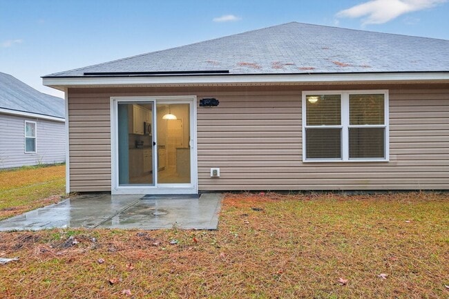 Building Photo - Modern Home near Pooler with Savannah Charm