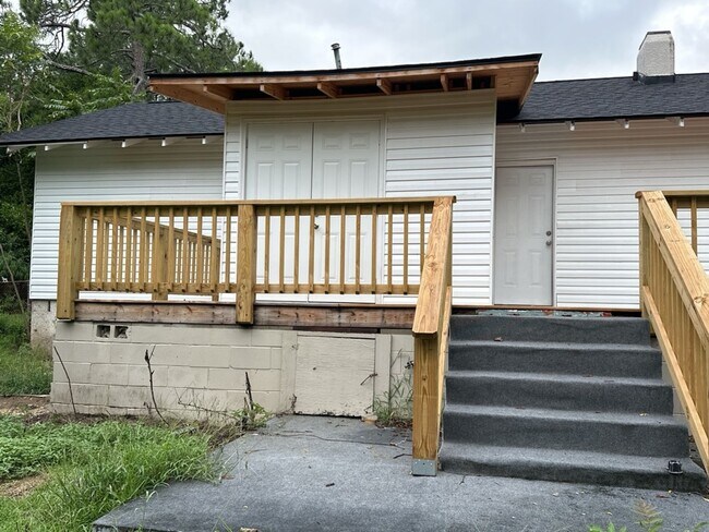 Building Photo - Charming 2-bedroom, 1-bathroom home