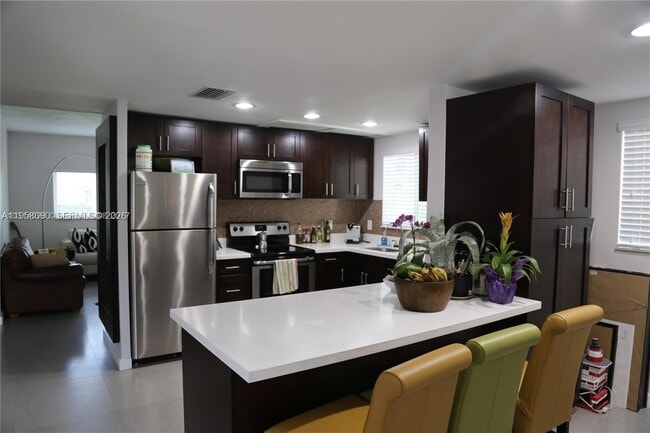 Building Photo - 8940 SW 95th Ave